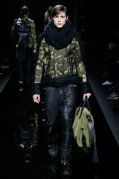 Look 12